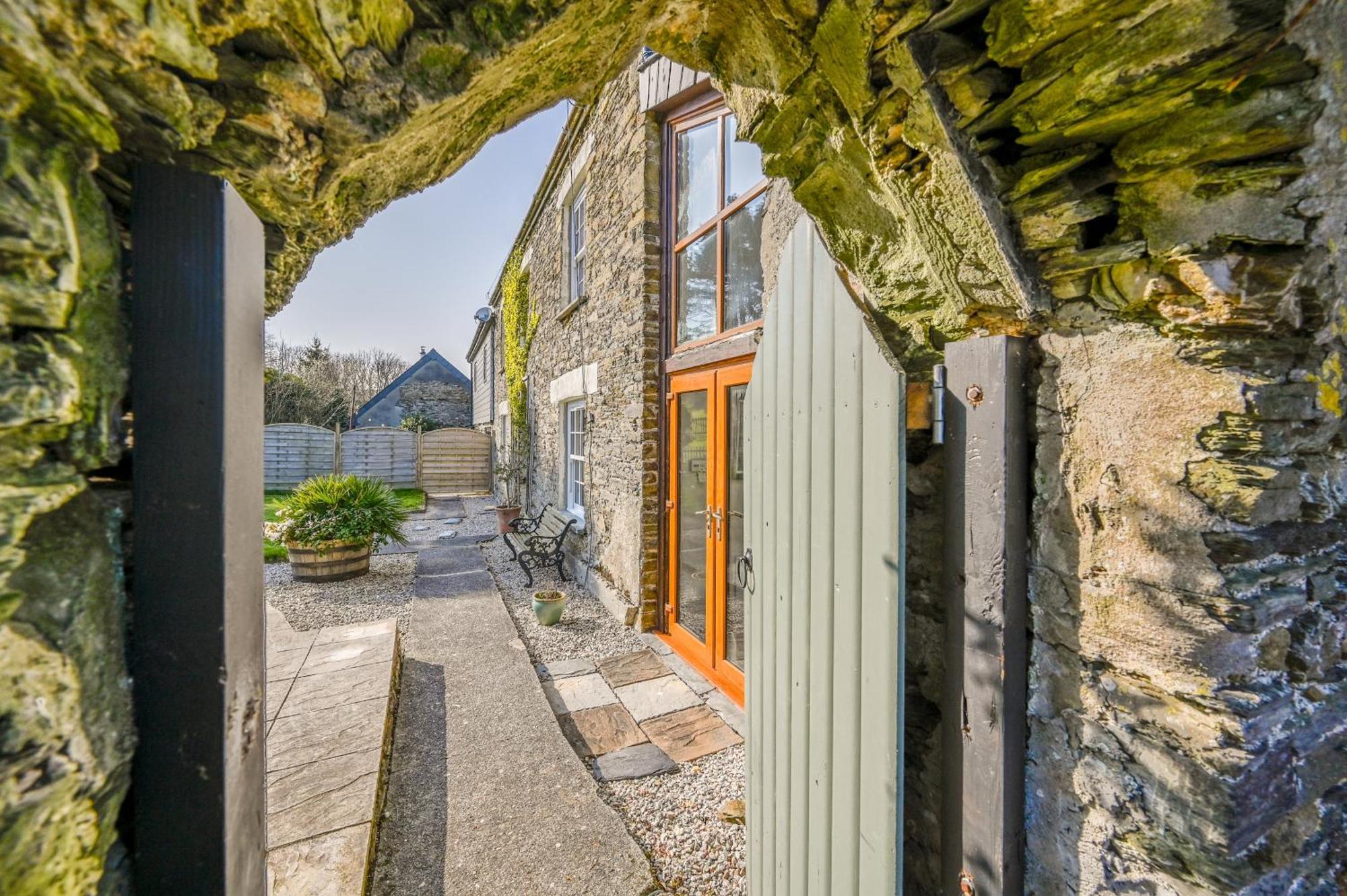 Polean Farm Cottages - With Free Animal Feeding And Pony Rides And Free Access To A Nearby Pool Looe Exterior foto